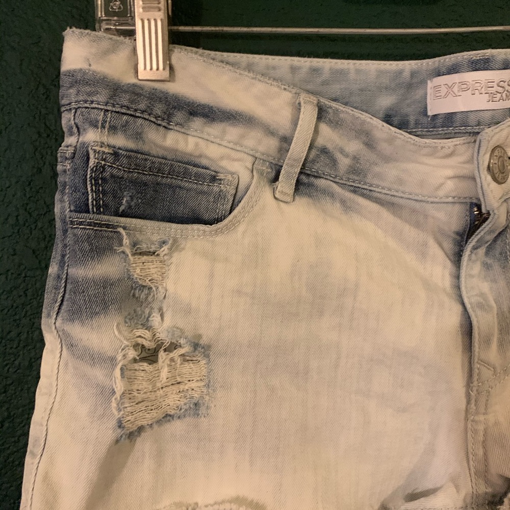 Express Shorts - Picture 5 of 13